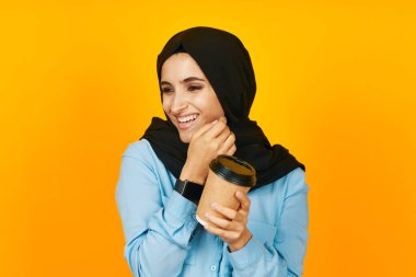 Güzel kadın elektronik saat eğlence teknolojisi stüdyo yaşam tarzı