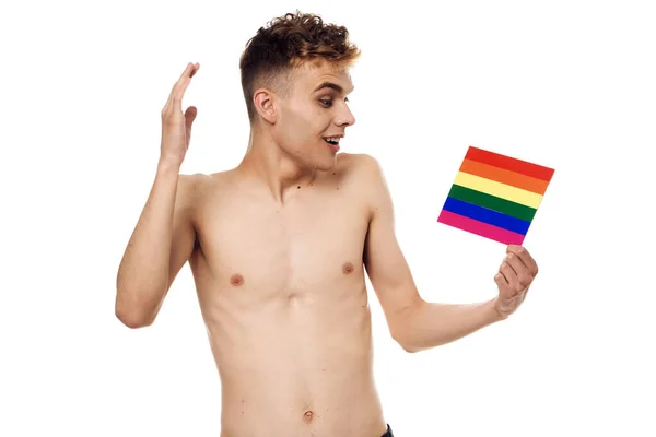 Hombre con bandera lgbt transgénero discriminación comunitaria —  Fotos de Stock