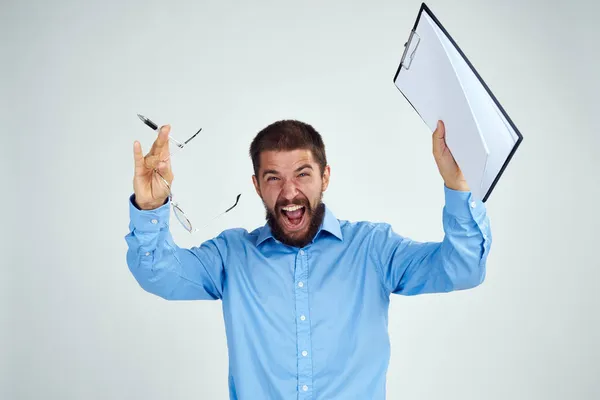 Manager im blauen Hemd mit Brille Erfolgserlebnisse — Stockfoto