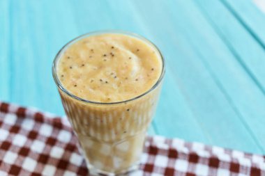 Meyve suyu, tatlı kokteyl, içki, vitaminler.