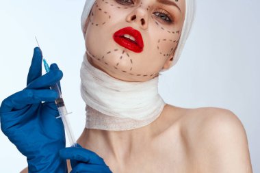 Güzel kadın gençleştirme yüz enjeksiyonu kozmetik prosedürleri hafif arka plan