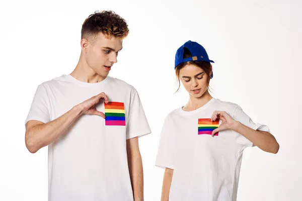 Молода пара lgbt спільнота прапор трансгендерного способу життя — стокове фото