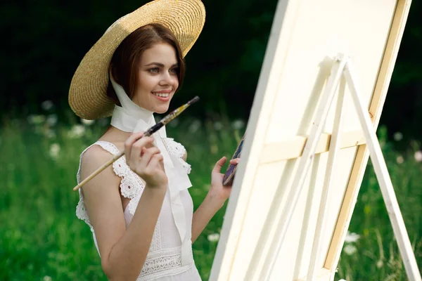 Woman in white dress artist easel painting nature landscape — Stock Photo, Image