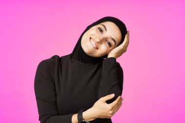 komik müslüman saat teknolojisi pembe arka plan