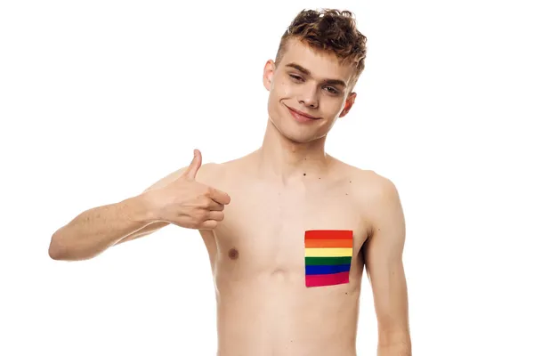 Ragazzo con un topless lgbt comunità transgender luce sfondo — Foto Stock