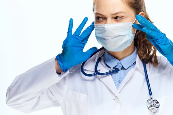Enfermera médico máscara azul guantes hospital estetoscopio — Foto de Stock