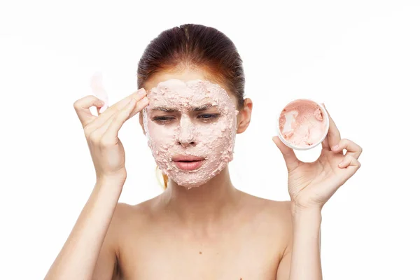 Wanita dengan topeng wajah bahu telanjang keindahan peremajaan kulit yang bersih — Stok Foto