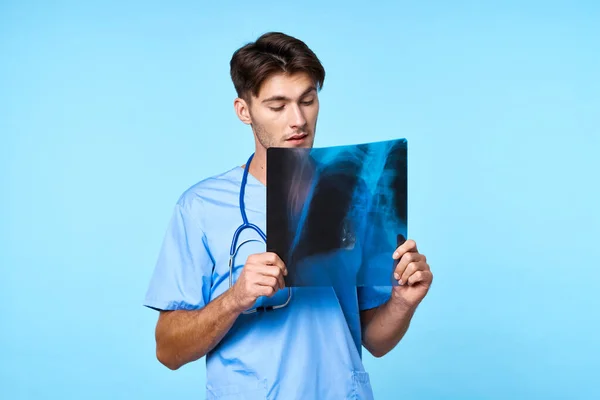 Рентгенологическое обследование мужского пола — стоковое фото