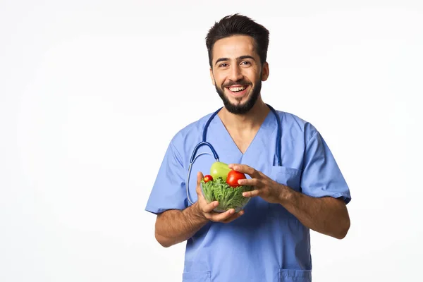 Médico nutricionista legumes alimentos saudáveis calorias fundo isolado — Fotografia de Stock
