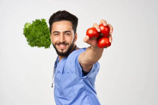 Male doctor nutritionist with vegetables in hands healthy food — Stock Photo, Image