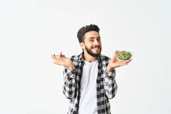 플 래드 셔츠 를 입은 사람 , 샐러드 건강 한 음식을 먹는 사람 — 스톡 사진
