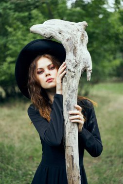 Cadılar Bayramı Cadılar Bayramı Cadısı kostümlü kadın Gotik