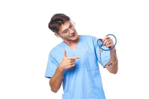 Enfermera usando gafas estetoscopio posando estilo de vida de estudio — Foto de Stock