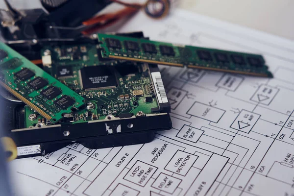 Інструменти технології електроніка ремонт комп'ютерних частин мікросхеми — стокове фото