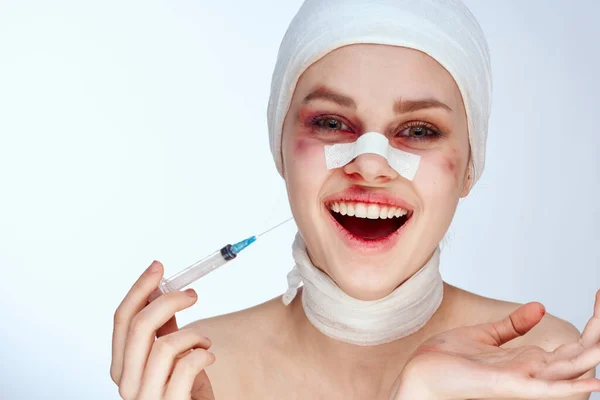 Pasien wanita memar wajah pengobatan pengobatan gaya hidup studio cedera — Stok Foto
