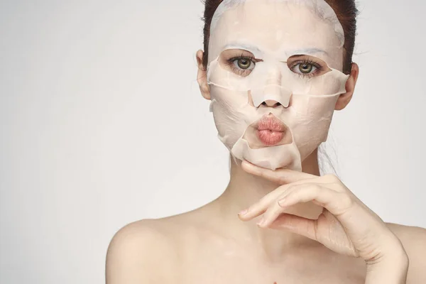 Wanita dalam masker kosmetik perawatan kulit peremajaan — Stok Foto