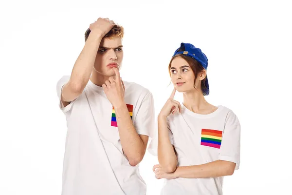 Fiatal pár lgbt zászló transznemű közösség fény háttér — Stock Fotó