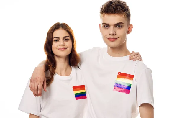 Joven pareja lgbt bandera de la comunidad transgénero estilo de vida —  Fotos de Stock