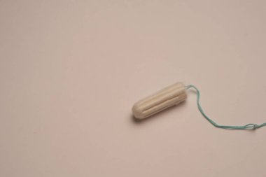 Tampon pedleri iç çamaşırları kadın hijyen koruma ışığı arka planı