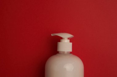 ped tampon iç çamaşırı kadın hijyen kırmızı arka plan