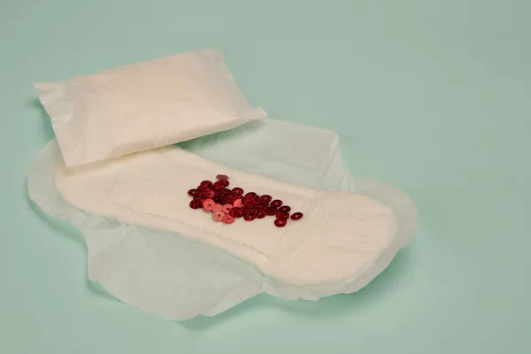 Tira de sangre higiene femenina menstruación protección vista superior —  Fotos de Stock