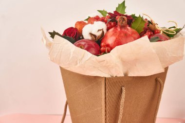 Meyveli buket vitamin dekorasyonu hediye romantizmi