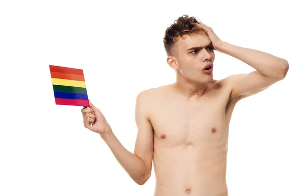 Man med lgbt flagga transpersoner samhällsdiskriminering — Stockfoto