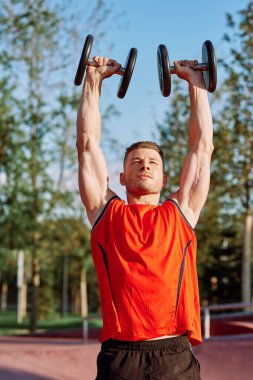 Dambılı Kaslı Adam Açık Hava Spor Salonu