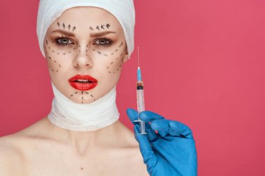 Kırmızı dudak estetik ameliyatı, çıplak omuzlar stüdyo yaşam tarzı.