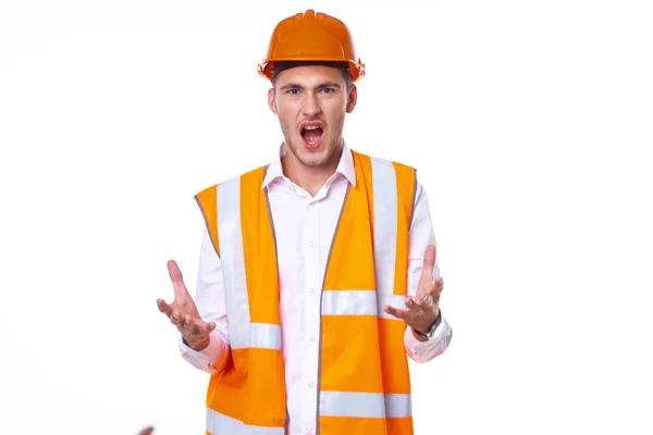 Lavoratore emotivo in uniforme arancione professionale sfondo chiaro — Foto Stock