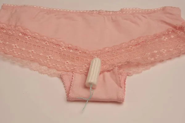 Tampon pedleri iç çamaşırları kadın hijyen koruma ışığı arka planı — Stok fotoğraf