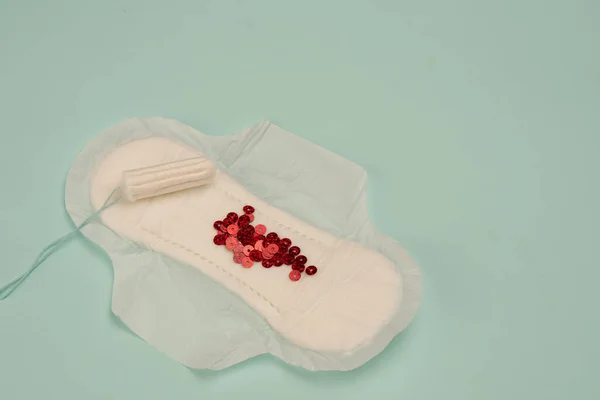 Szalag vér női higiéniai menstruációs védelem felső nézet — Stock Fotó