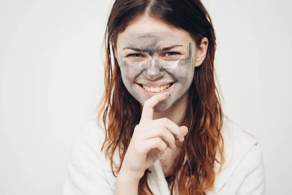 Руда жінка маска для обличчя догляд за шкірою омолодження — стокове фото