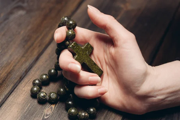 Ορθόδοξος σταυρός με χάντρες καθαρός θρησκευτικός καθολικισμός — Φωτογραφία Αρχείου