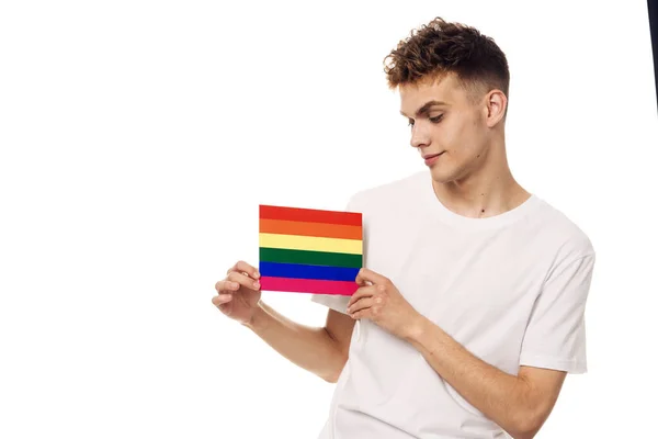 Mężczyzna z flagą lgbt transgenderowa dyskryminacja społeczności — Zdjęcie stockowe