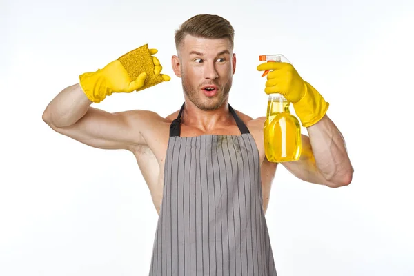 Deportivo musculoso hombre con detergente limpieza posando — Foto de Stock