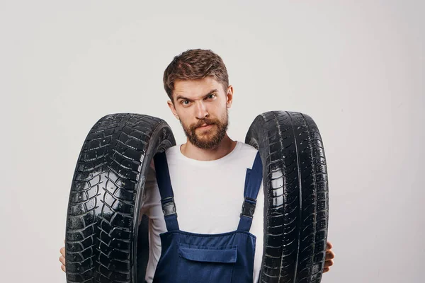 Male worker auto mechanic machine professional light background — Stock Photo, Image