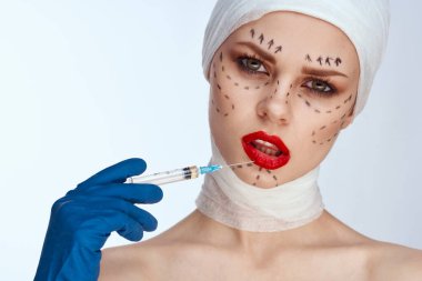 Güzel kadın yenilenmesi yüz enjeksiyonu kozmetik prosedürleri yakın çekim