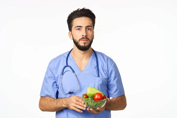 건강에 좋은 식품 영양학자가 들어 있는 남성 주사약 — 스톡 사진