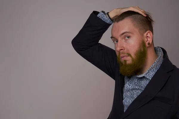 Handsome bearded man in jacket fashion posing close-up — Stock Photo, Image