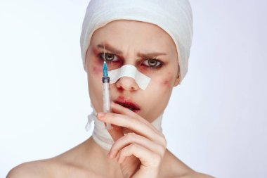 duygusal kadın yaralı yüz tedavisi izole edilmiş arka plan