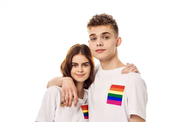 Paar in witte t-shirts vlag lgbt transgender seksuele minderheden — Stockfoto