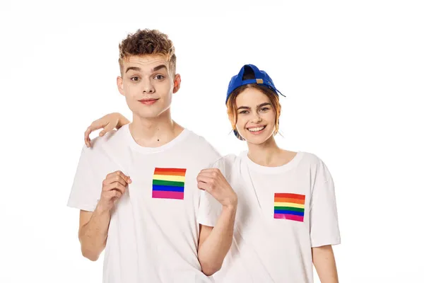 Pareja de camisetas blancas Bandera lgbt transexuales minorías sexuales —  Fotos de Stock