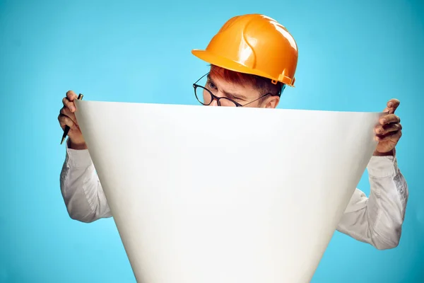 Man in white helmet working table technology and professional — Stock Photo, Image