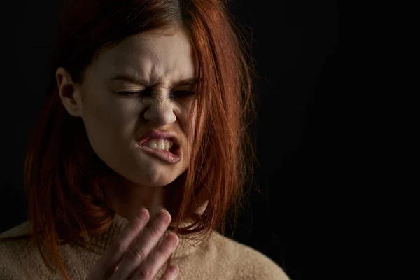 Weinende Frau schlägt Problem häuslicher Gewalt — Stockfoto