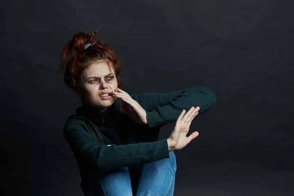 Mujer con moretones en la cara problemas violencia doméstica emociones — Foto de Stock