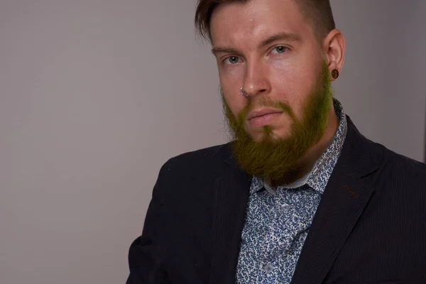 Handsome bearded man in jacket fashion posing close-up — Stock Photo, Image