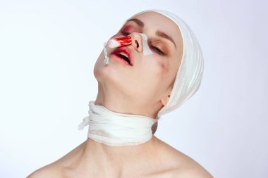 Kadın estetik ameliyatı çıplak omuzlar izole edilmiş arka plan