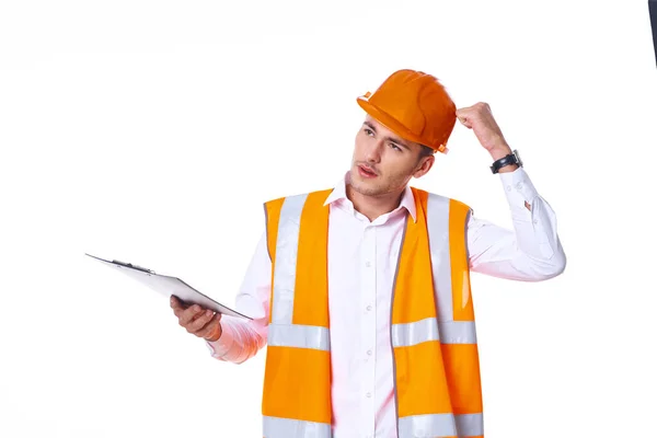 Ingénieur avec documents forme de travail des professionnels — Photo