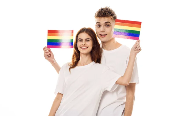 Unga par lgbt flagga transpersoner livsstil ljus bakgrund — Stockfoto